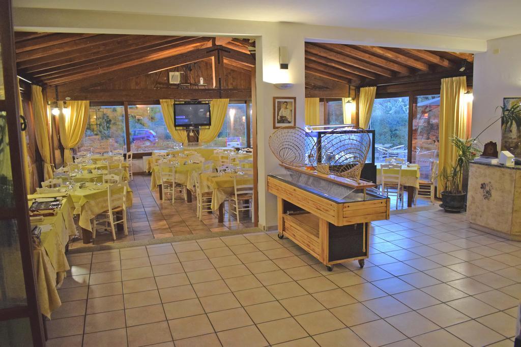 Hotel Montiruju Santa Maria Coghinas Exterior photo